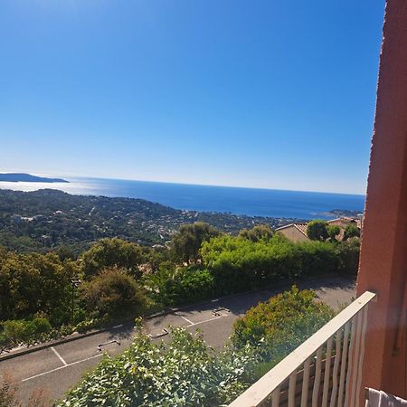 Location Vacance Vue Mer 4 A 6 Personnes Cavalaire-sur-Mer Exterior foto