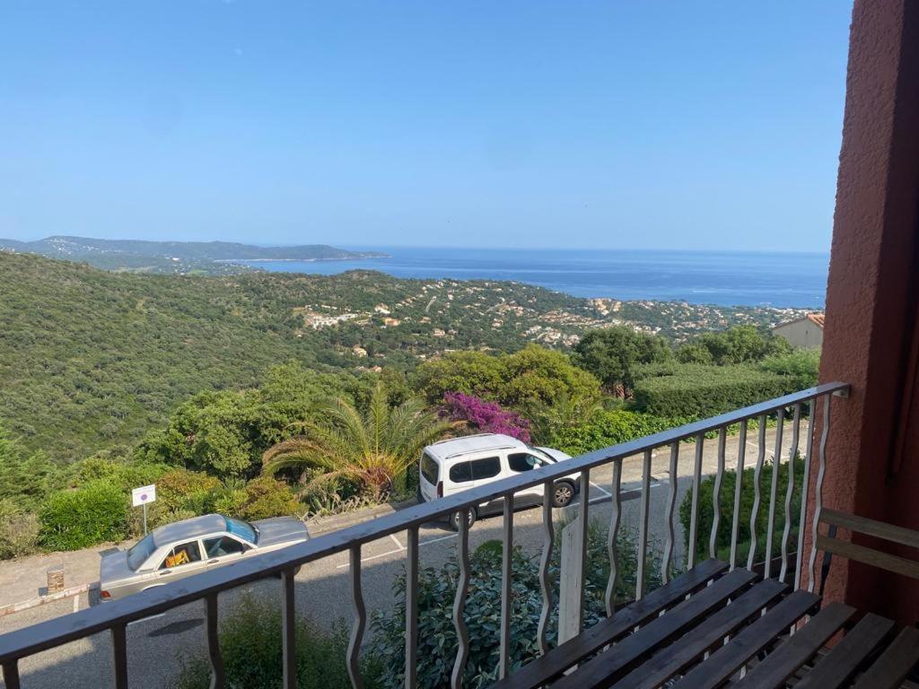 Location Vacance Vue Mer 4 A 6 Personnes Cavalaire-sur-Mer Exterior foto